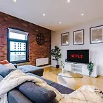 Modern 2-bed Flat In - Sleeps 6 Apartment *