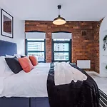 Modern 2-bed Flat In - Sleeps 6 Apartment