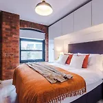 Modern 2-bed Flat In - Sleeps 6 Leeds (West Yorkshire)