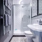Modern 2-bed Flat In - Sleeps 6 Apartment *