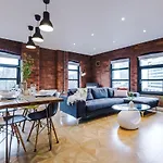 Modern 2-bed Flat In - Sleeps 6