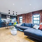 Modern 2-bed Flat In - Sleeps 6 * Leeds (West Yorkshire)