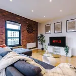 Modern 2-bed Flat In - Sleeps 6 Apartment