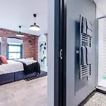 Apartment Modern 2-bed Flat In - Sleeps 6 Leeds (West Yorkshire)