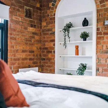 Modern 2-bed Flat In - Sleeps 6 *