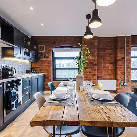 Modern 2-bed Flat In - Sleeps 6 דירה *