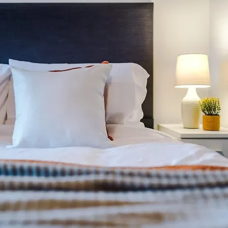 Modern 2-bed Flat In - Sleeps 6 Leeds (West Yorkshire)