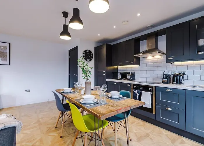 Modern 2-bed Flat In - Sleeps 6 *