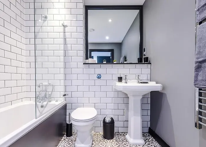 Modern 2-bed Flat In - Sleeps 6