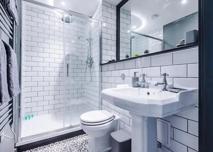 Modern 2-bed Flat In - Sleeps 6 * Leeds (West Yorkshire)