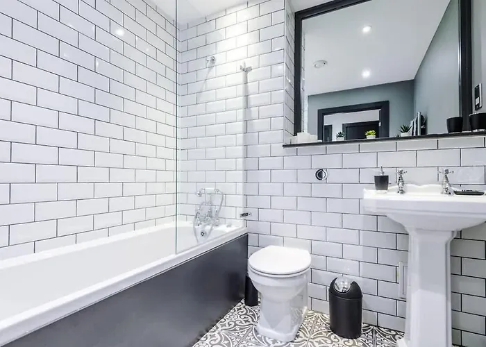 Modern 2-bed Flat In - Sleeps 6 公寓 *