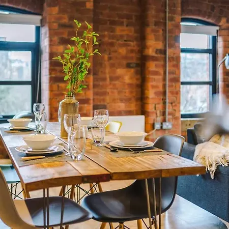Modern 2-bed Flat In - Sleeps 6 *