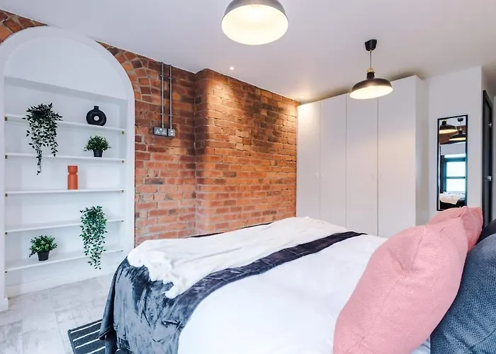 Modern 2-bed Flat In - Sleeps 6 Лідс